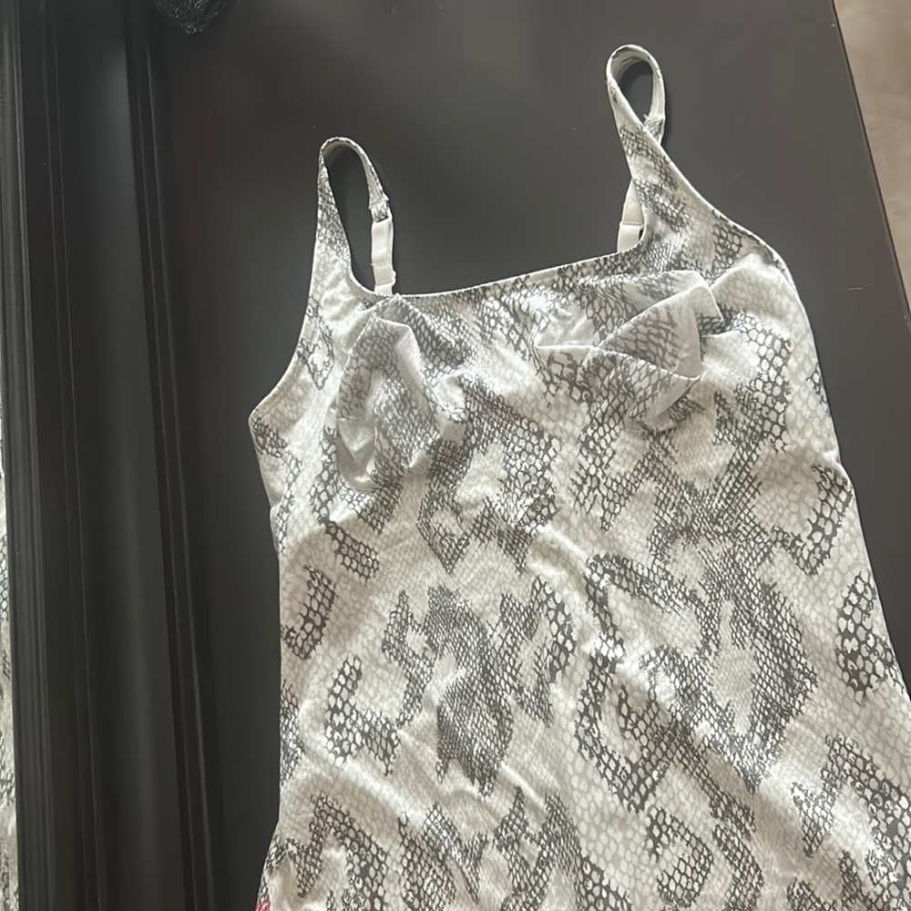 Ruby ribbon snake print top. Cup size 40